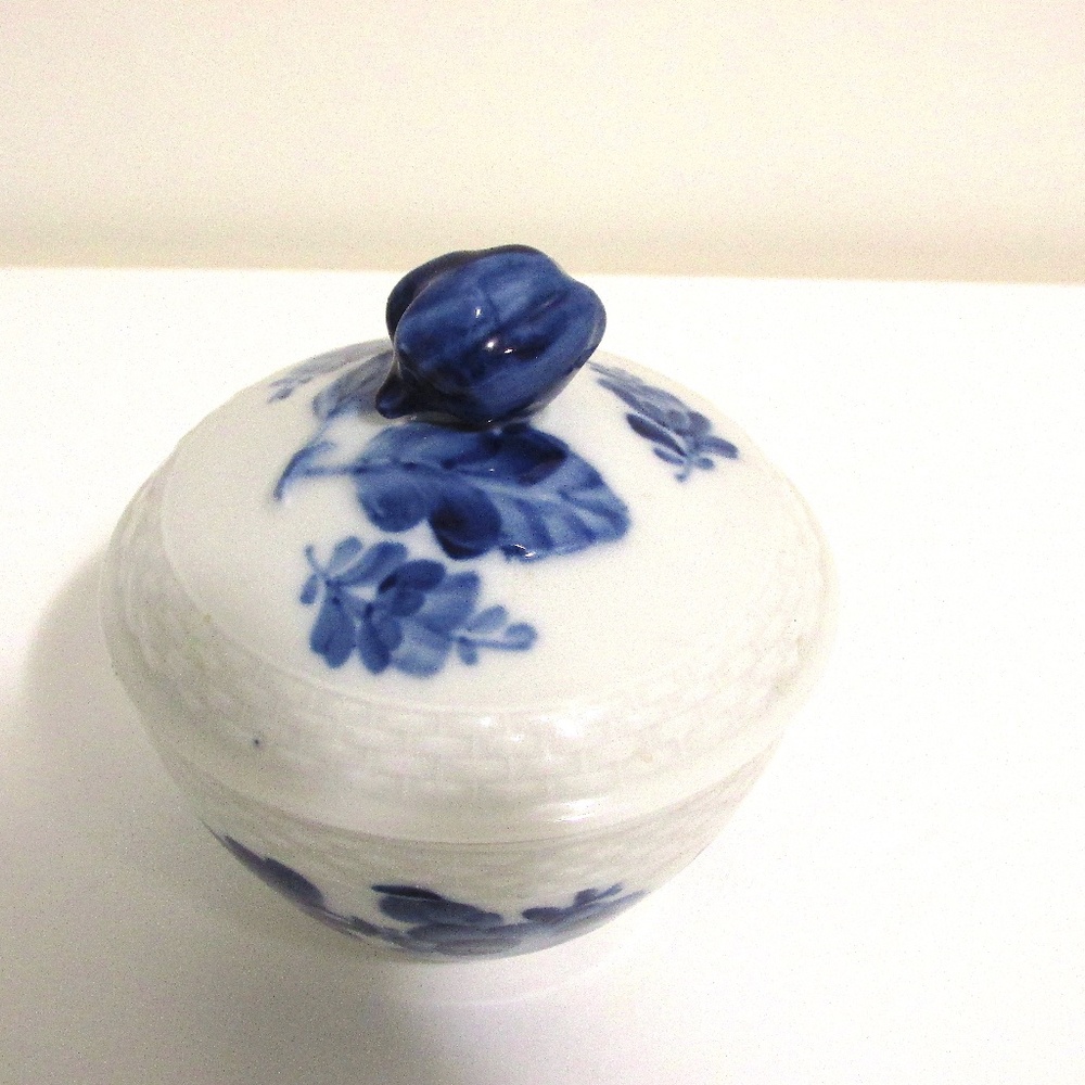Vintage Royal Copenhagen Blue Flower Sugar Bowl with Lid - Picture 2 of 6